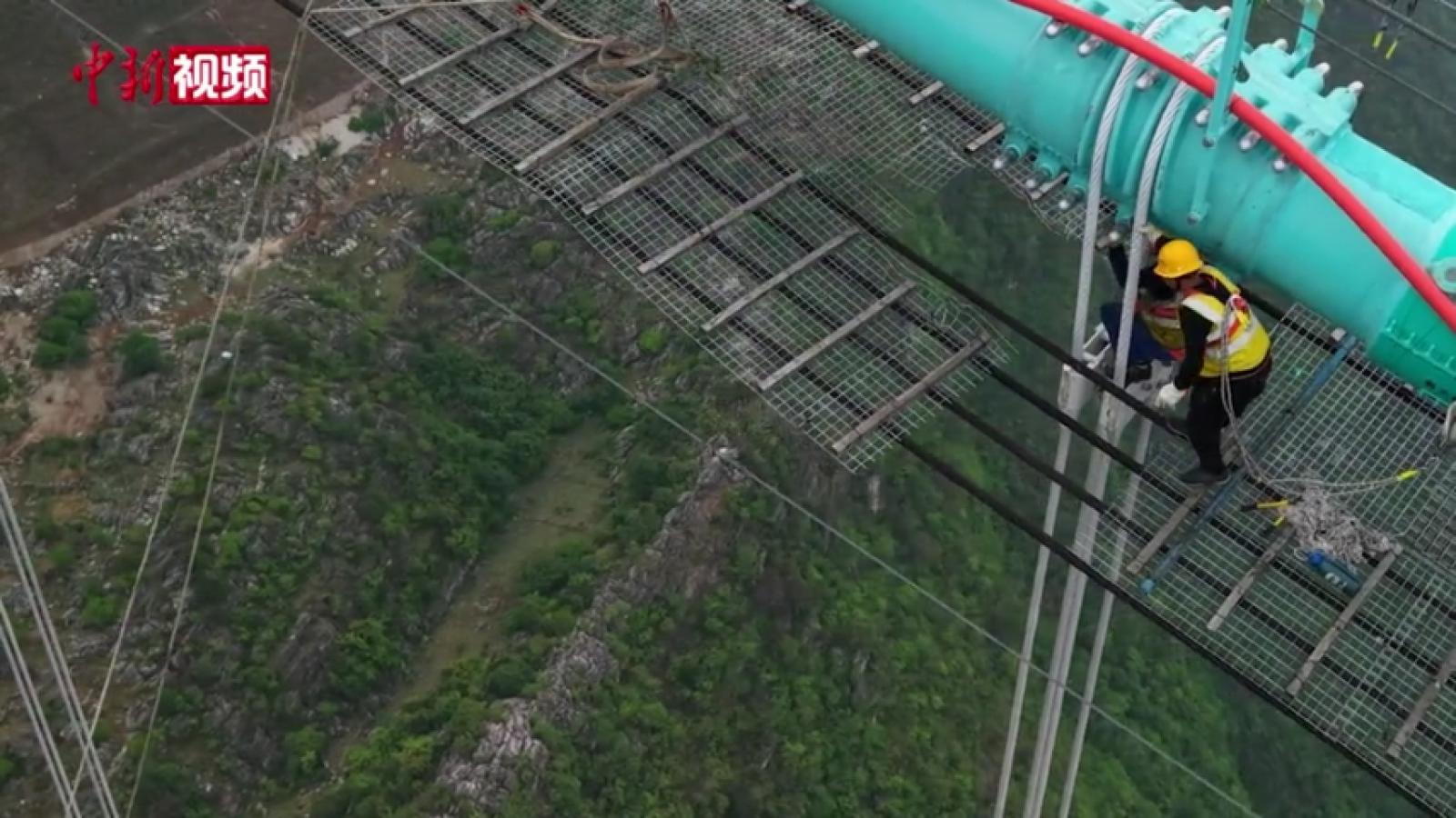 实拍贵州花江峡谷大桥猫道拆除
